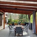 Na Morenowym Wzgorzu, Nad Jeziorem 別荘 *