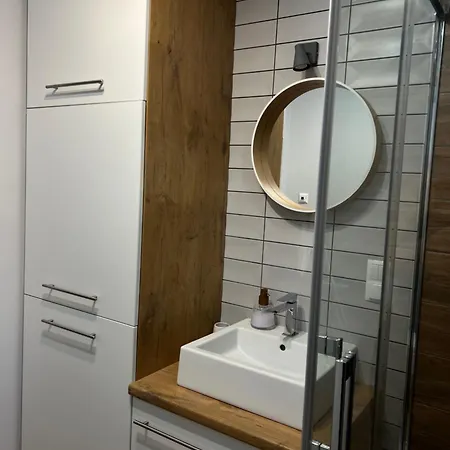 Nyaraló Na Morenowym Wzgorzu, Nad Jeziorem Mierzyn