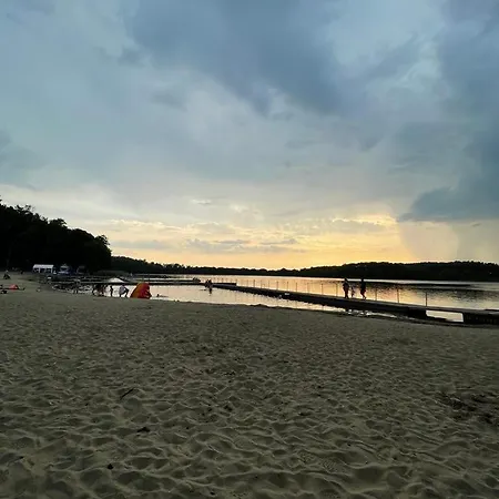 Na Morenowym Wzgorzu, Nad Jeziorem Nyaraló *