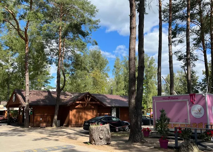 Na Morenowym Wzgorzu, Nad Jeziorem