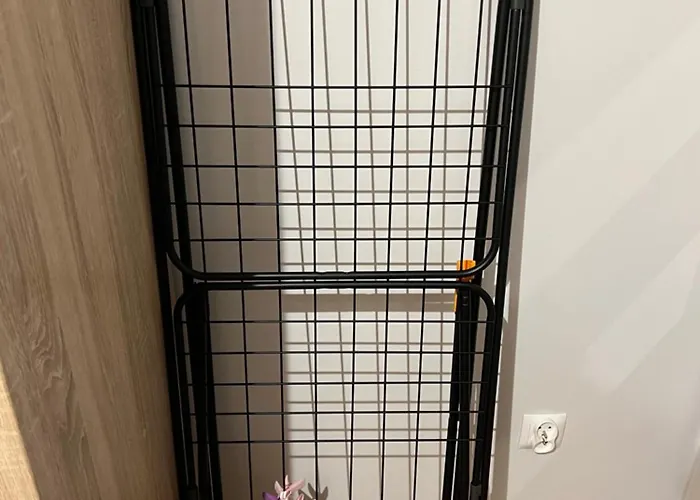 Na Morenowym Wzgorzu, Nad Jeziorem